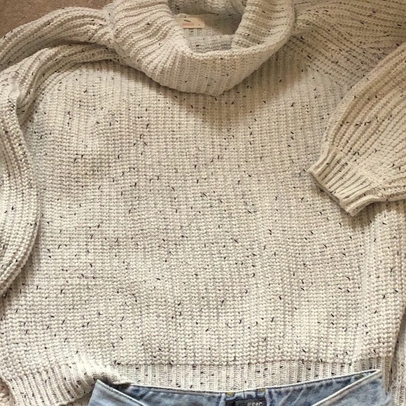 Hummingbird Cowl Neck Sweater 🖤🖤EUC - Picture 2 of 6